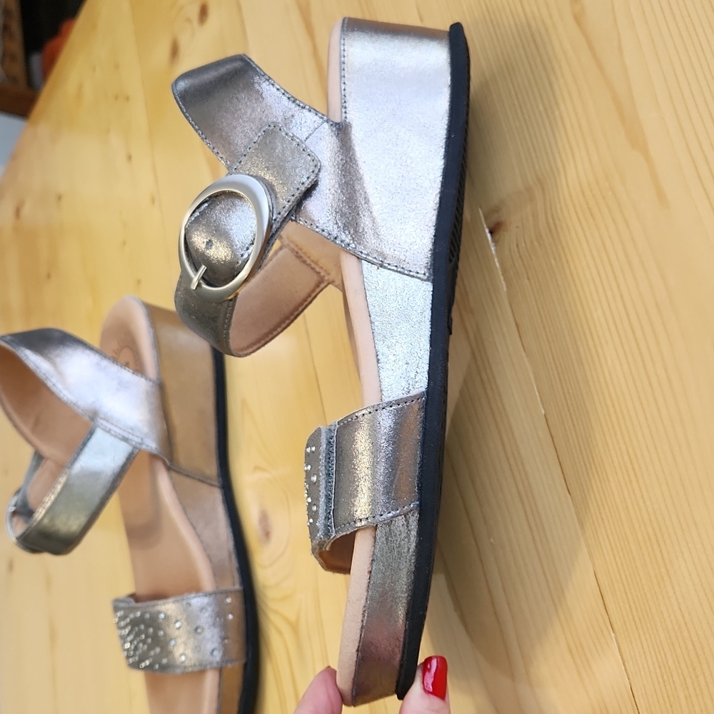 Brioso Huntley Sandals Comfort Metallic Covered Wedge in Pewter Size 9.5 - Picture 4 of 17